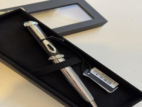 قلم roberto cavalli