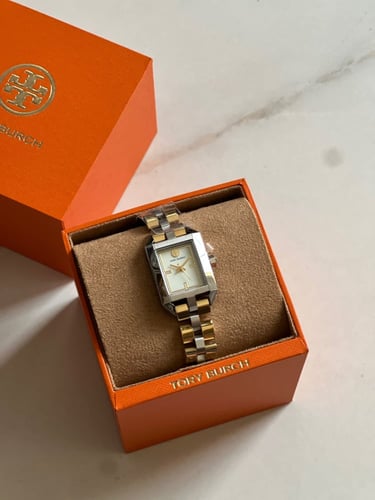 ساعة tory burch