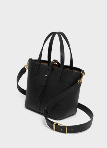 شنطة charles & keith