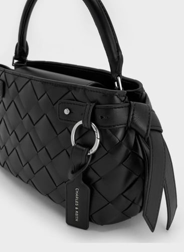 شنطة charles & keith