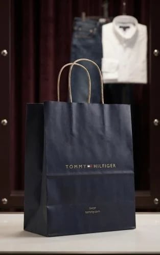 كيس ورقي Tommy صغير - يلزم شراء احد منتجات Tommy