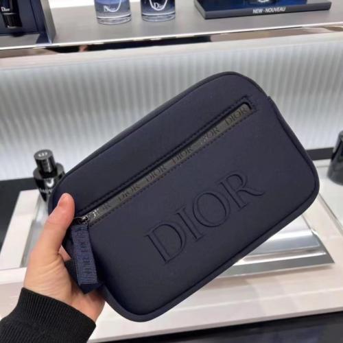 شنطة يد من dior