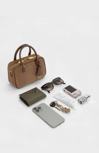 شنطة charles & keith