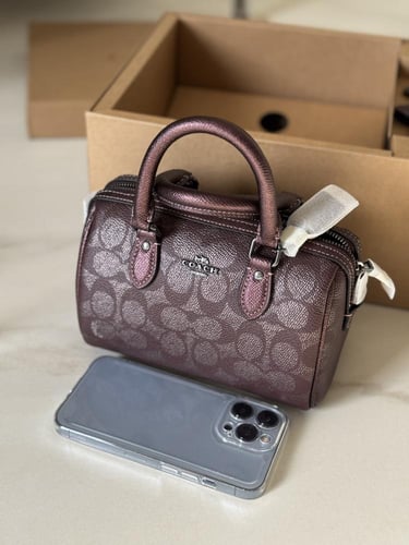 شنطة coach ميني بوكس + شنطة + ميدالية