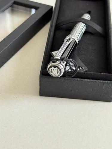 قلم roberto cavalli