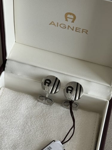 كبك لوقو اسود Aigner