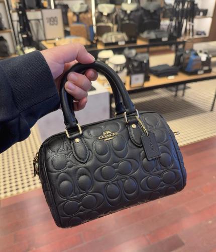 شنطة ميني coach