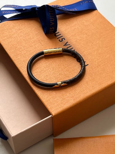 اسوارة LV مقاس 17 سمول