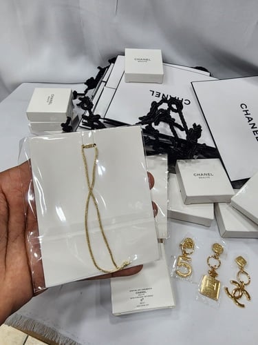 تعليقة سيارة chanel