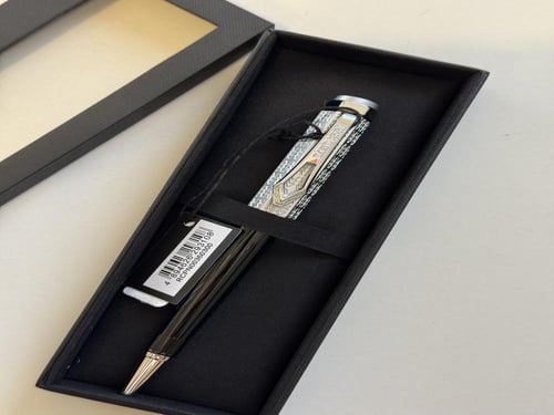 قلم roberto cavalli