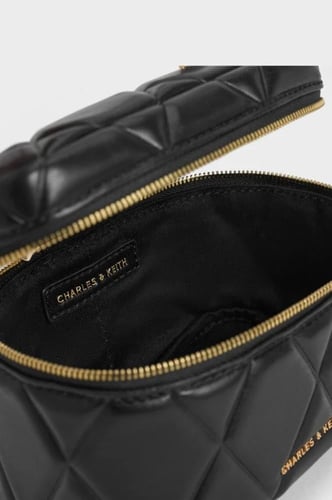 شنطة charles & keith