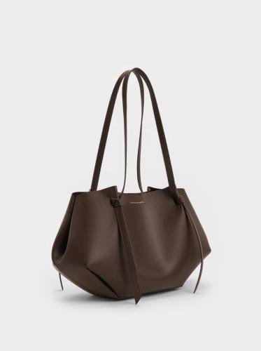 شنطة charles & keith لون اسبرسو المقاس العادي L