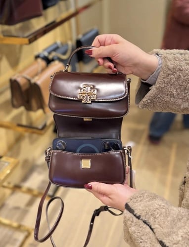 شنطة عنابي ميني tory burch