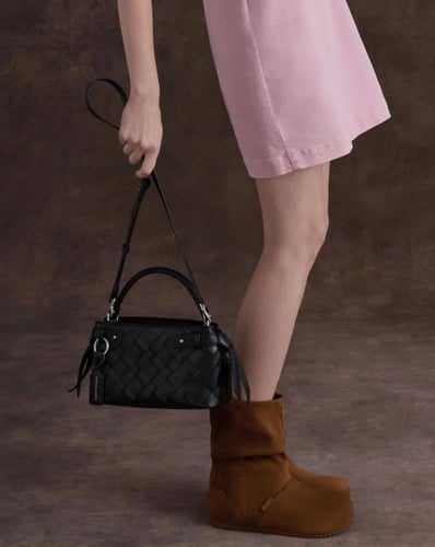 شنطة charles & keith