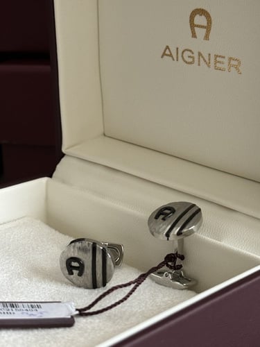 كبك لوقو اسود Aigner