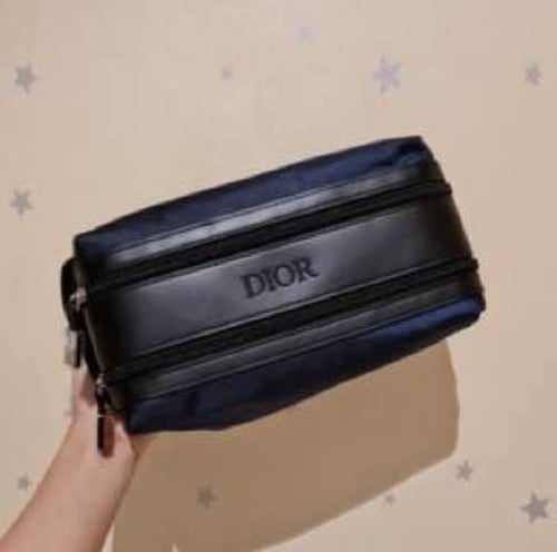شنطة يد من dior