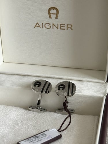كبك لوقو اسود Aigner