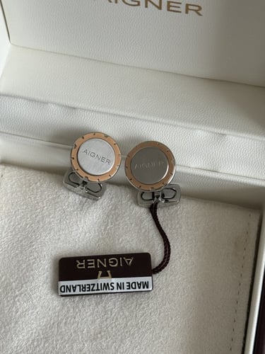 كبك لون روز قولد مع فضي Aigner