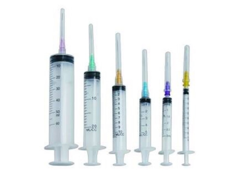 حقنة 5 مل مع الابرة ( بوكس 100 حبة ) SYRINGE 5 CC...