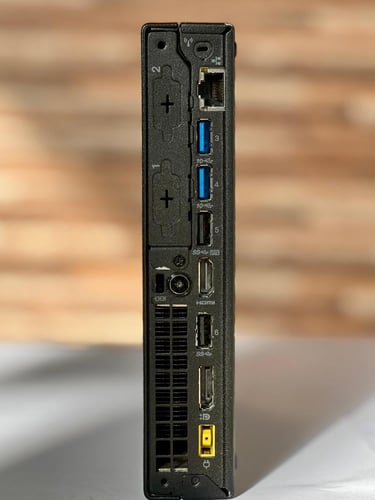 Lenovo M920q Tiny بدون شاشه