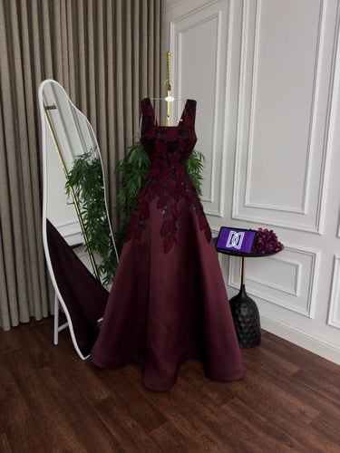 فستان برغندي منفوش