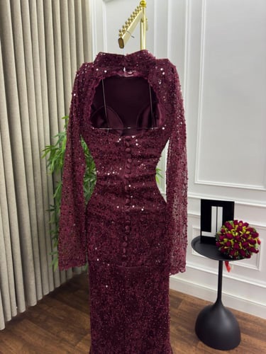 فستان برغندي مطرز