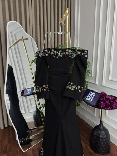 فستان اسود انيق