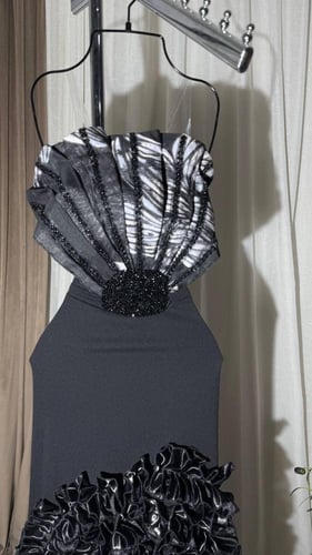 فستان اسود ناعم لسهره