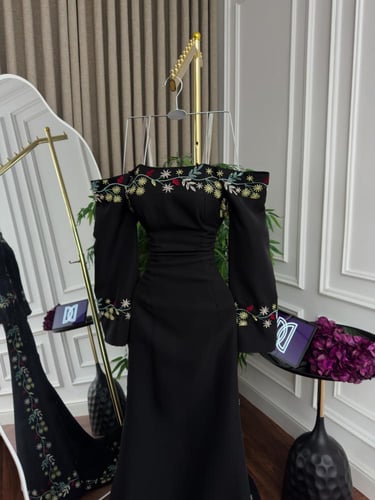 فستان اسود انيق