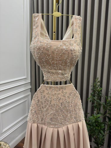 فستان حفلات بيج واسود