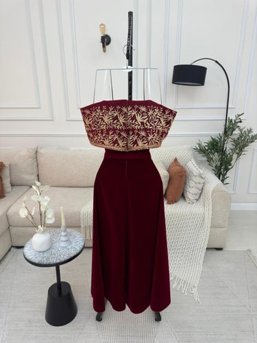 فستان عنابي ناعم