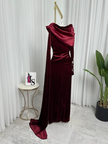 فستان مخمل متوفر ٣ الوان