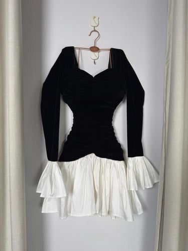 فستان مخمل ودانتيل