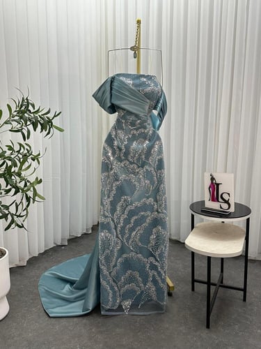 فستان زواج فخم مطرز