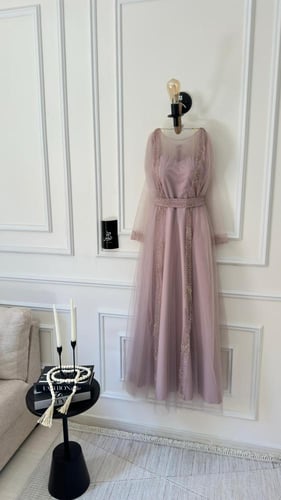 فستان مطرز انيق