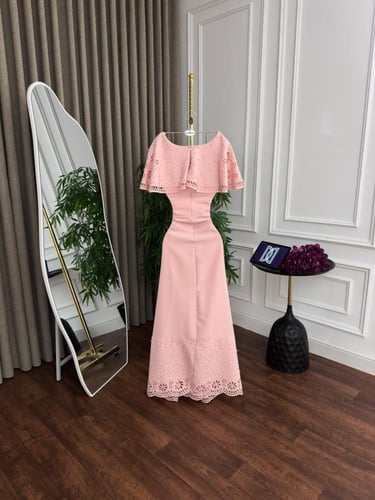 فستان ناعم بينك.