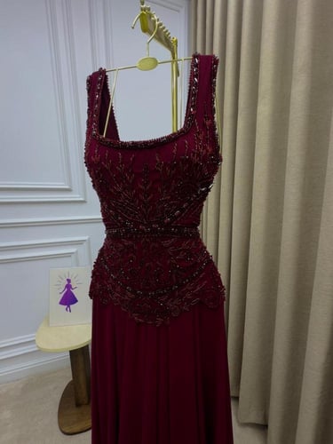 فستان برغندي مطرز