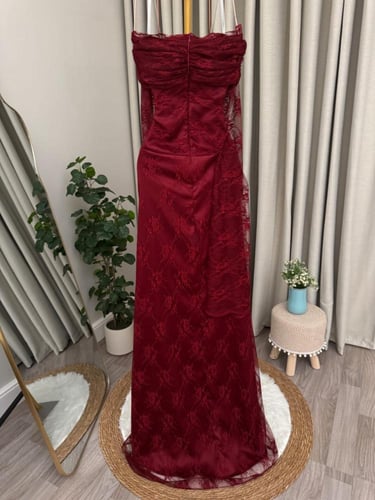 فستان احمر دانتيل