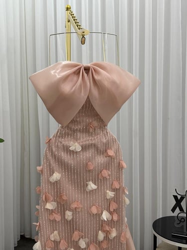 فستان بينك فخم مطرز