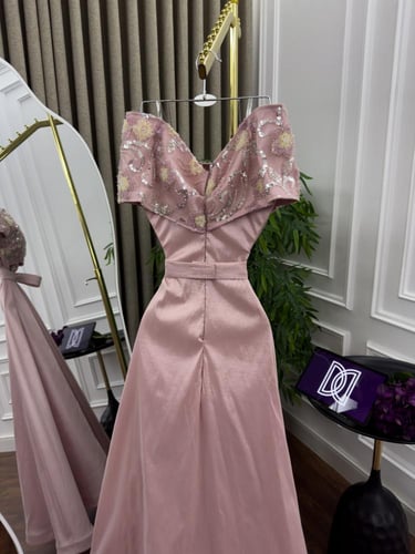 فستان فخم بينك