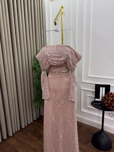 فستان بينك مطرز