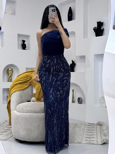 فستان كحلي مطرز