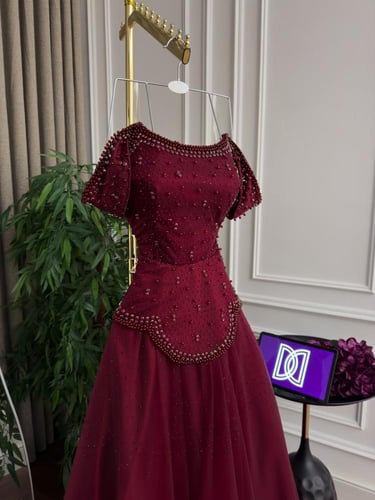 فستان برغندي منفوش