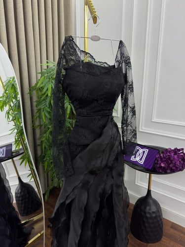 فستان اسود ماسك