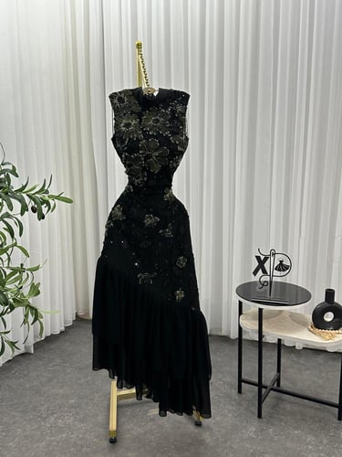 فستان اسود ميد مطرز