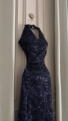 فستان كحلي مطرز