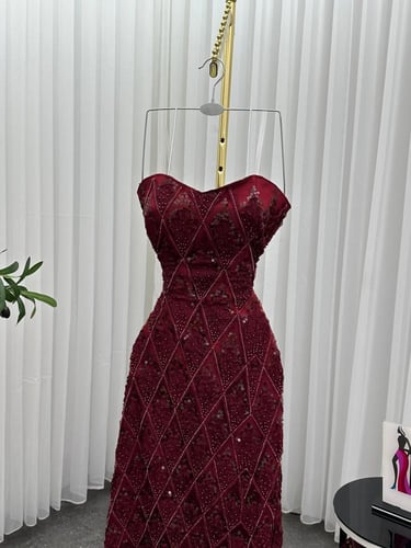 فستان برغندي ماسك مطرز