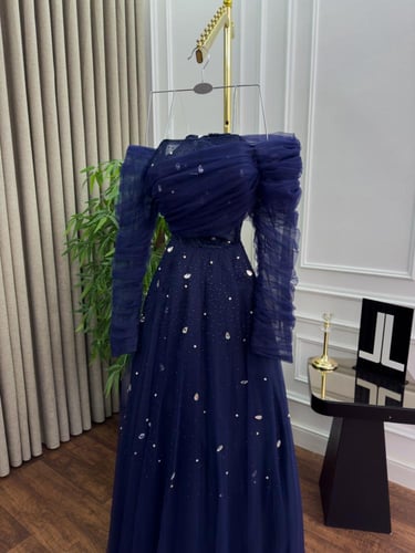 فستان كحلي منفوش ساتر