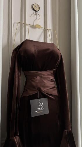 فستان مخمل ودانتيل