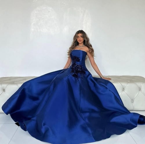 فستان نيلي فخم منفوش